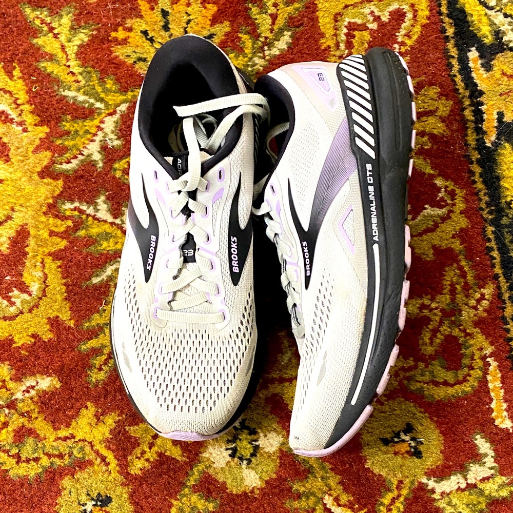 Brooks Women’s Adrenaline GTS Running Shoes - White & Light Purple